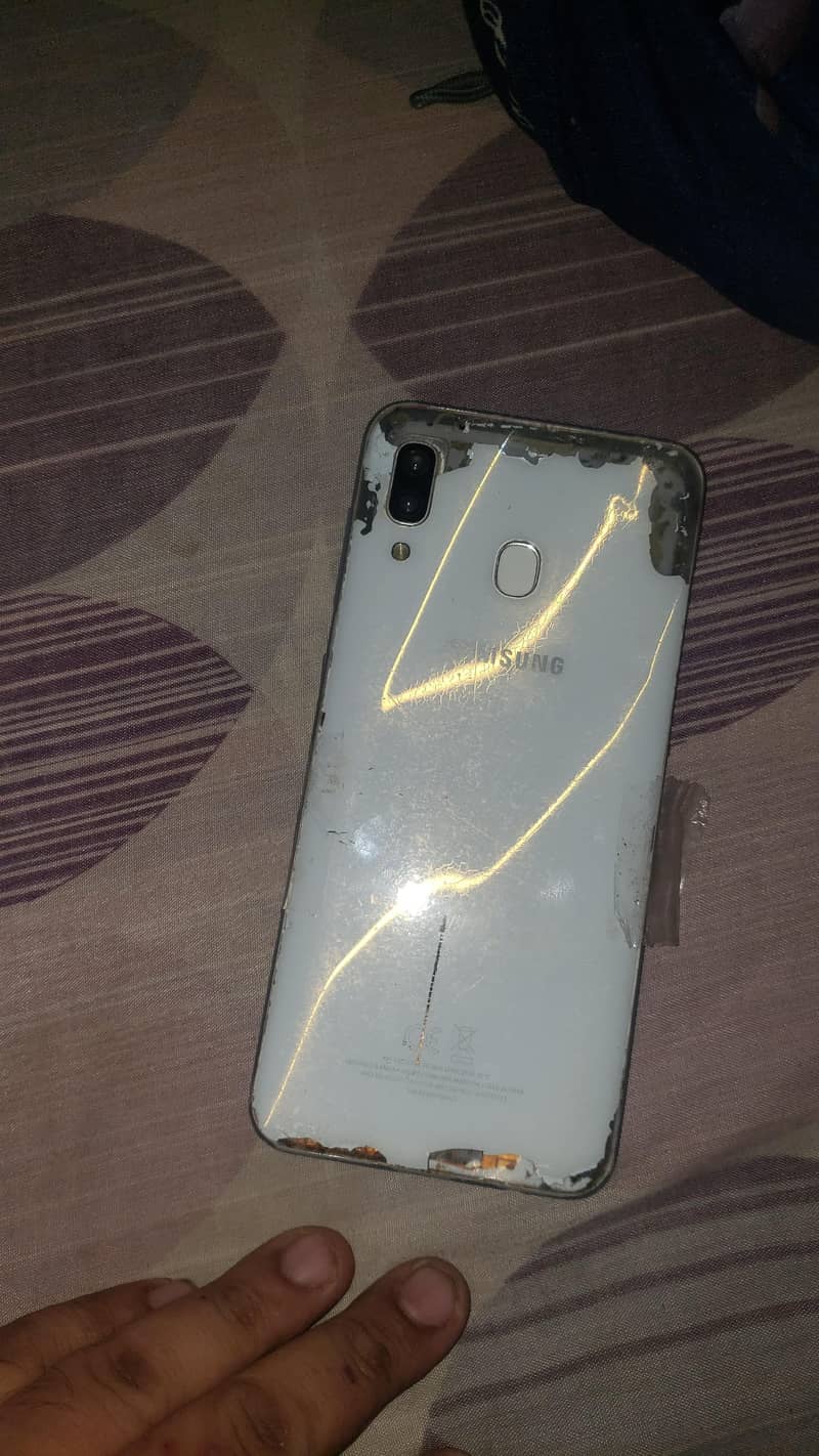 Samsung Mobile A30 1