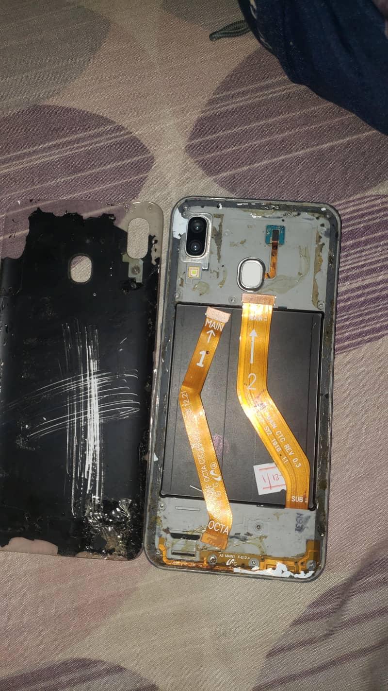Samsung Mobile A30 2