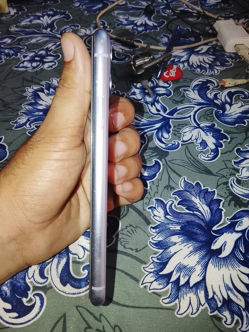 Apple iPhone 11 No Exchange 3