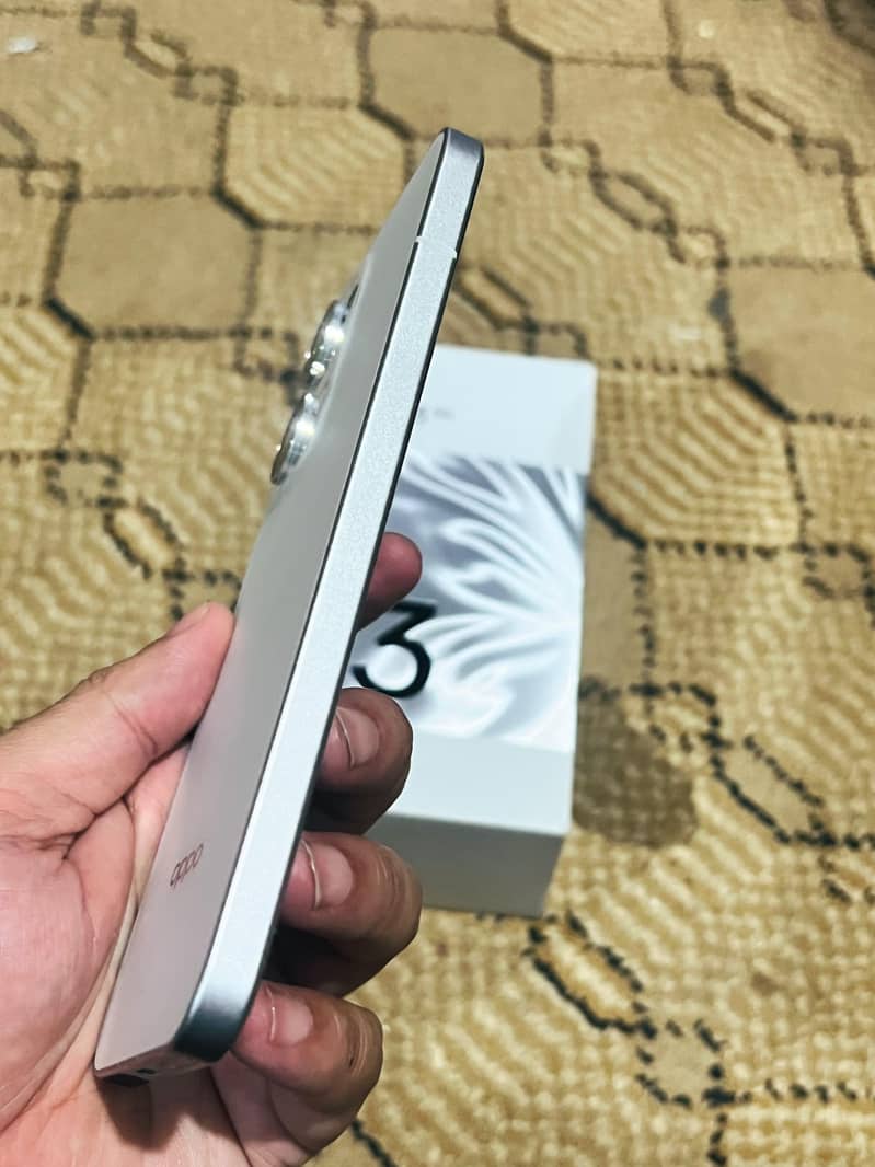 OPPO Reno 13 1