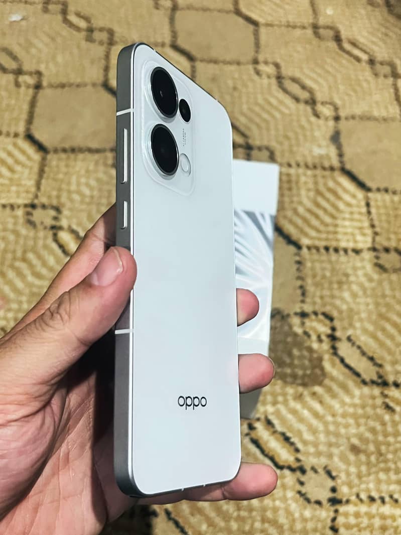 OPPO Reno 13 3