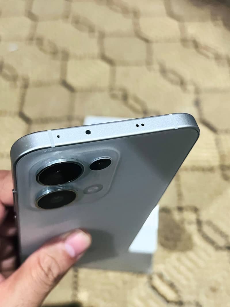 OPPO Reno 13 4