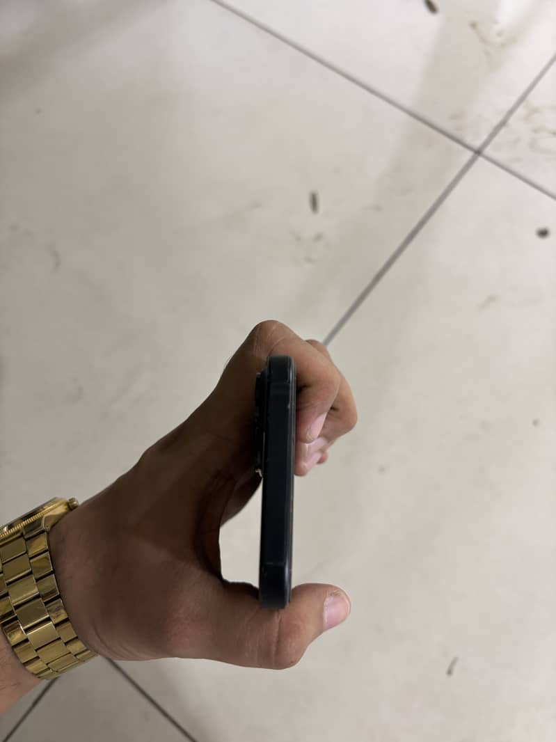 Apple iPhone 15 3