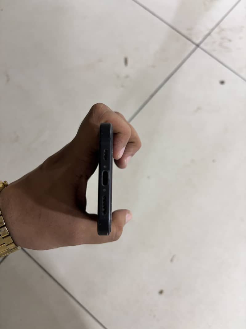 Apple iPhone 15 4