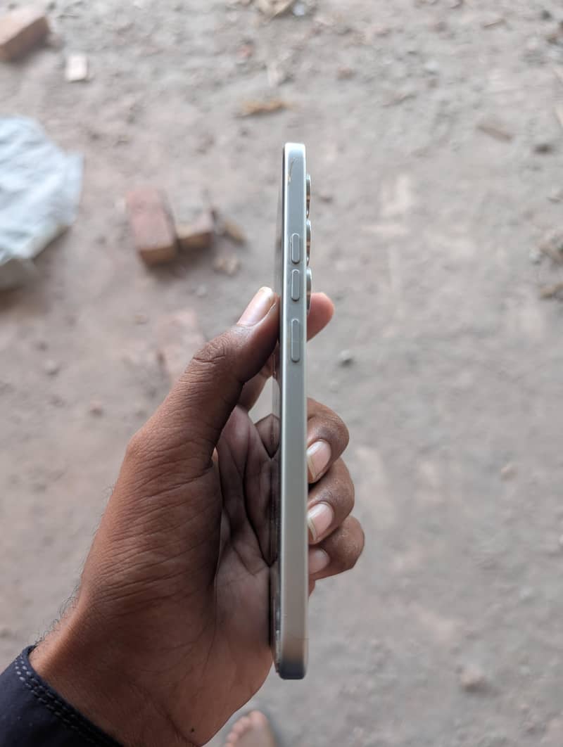 Tecno CAMON 40 Pro 1