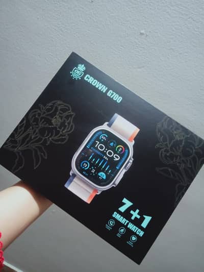 BRAND NEW CROWN G700 7+1 SMARTWATCH + FREE EARPHONES DEAL - Rs. 3599