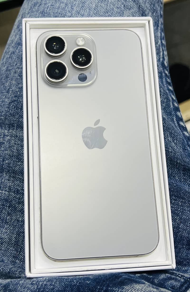 Apple iPhone 15 Pro Max 0
