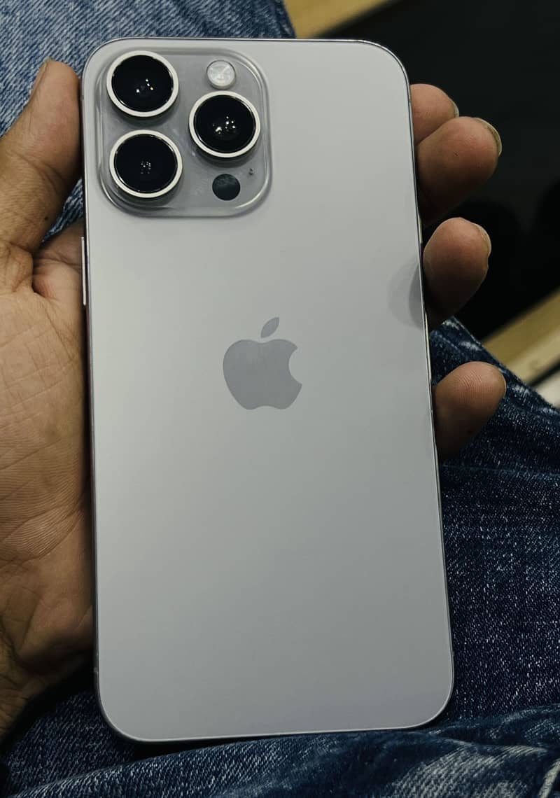 Apple iPhone 15 Pro Max 1