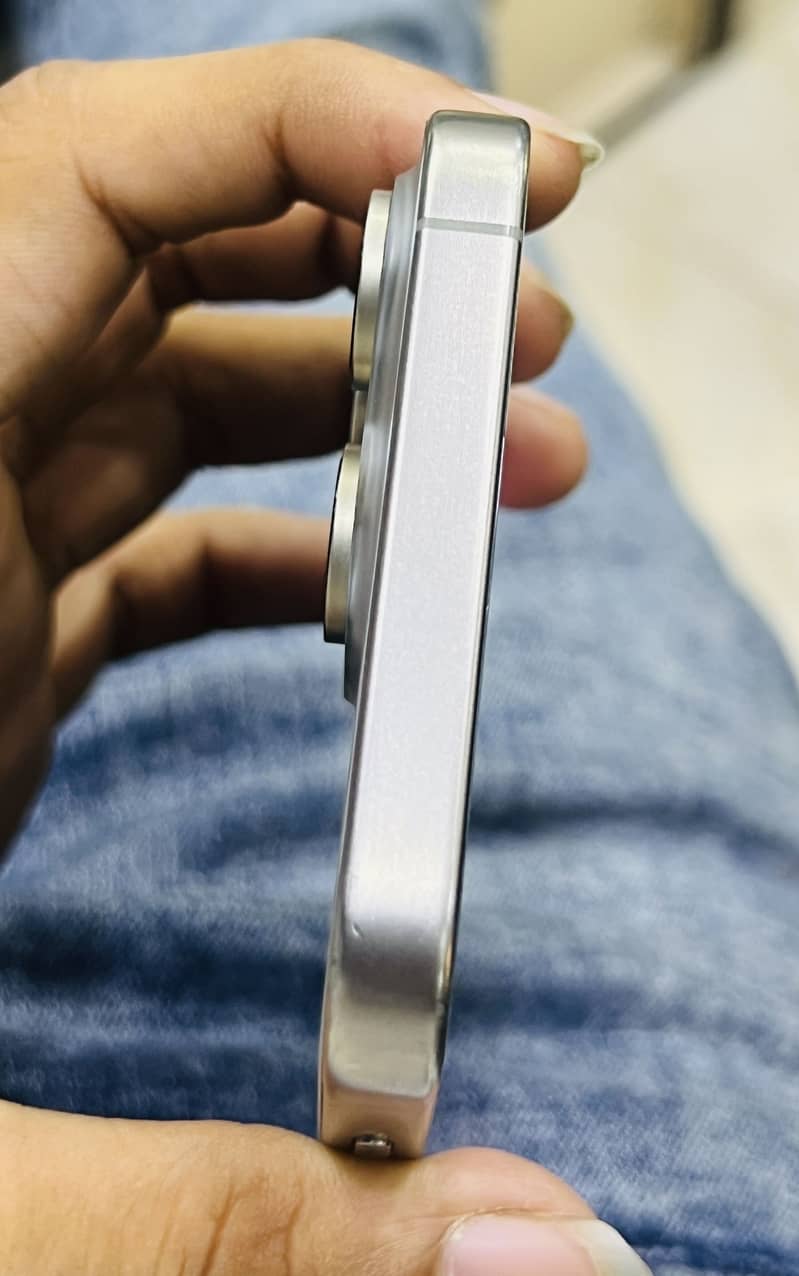 Apple iPhone 15 Pro Max 6