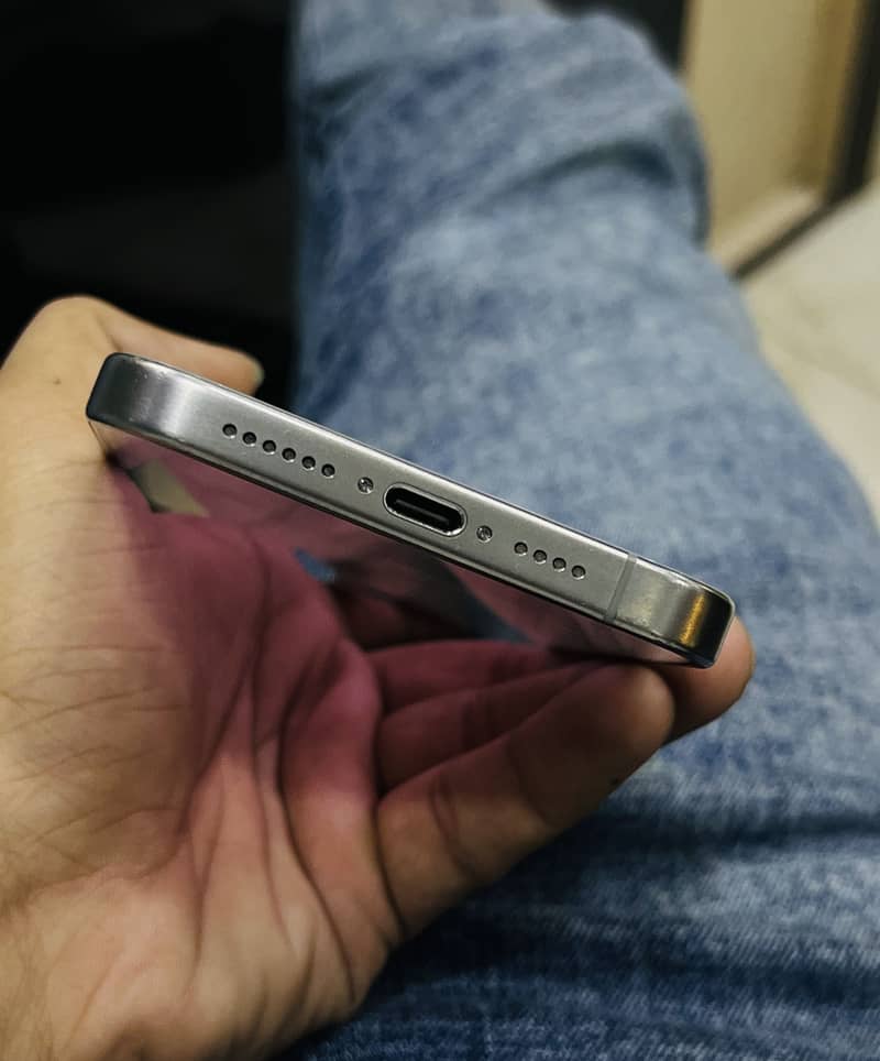 Apple iPhone 15 Pro Max 9