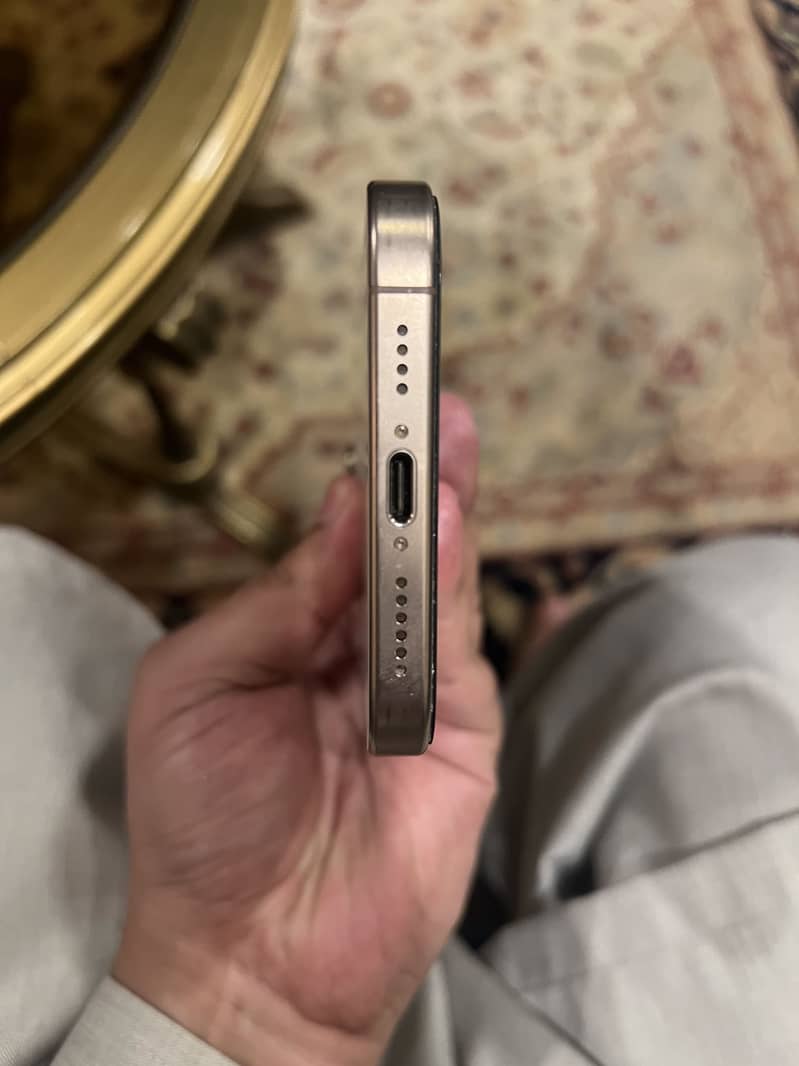 Apple iPhone 16 Pro Max 5