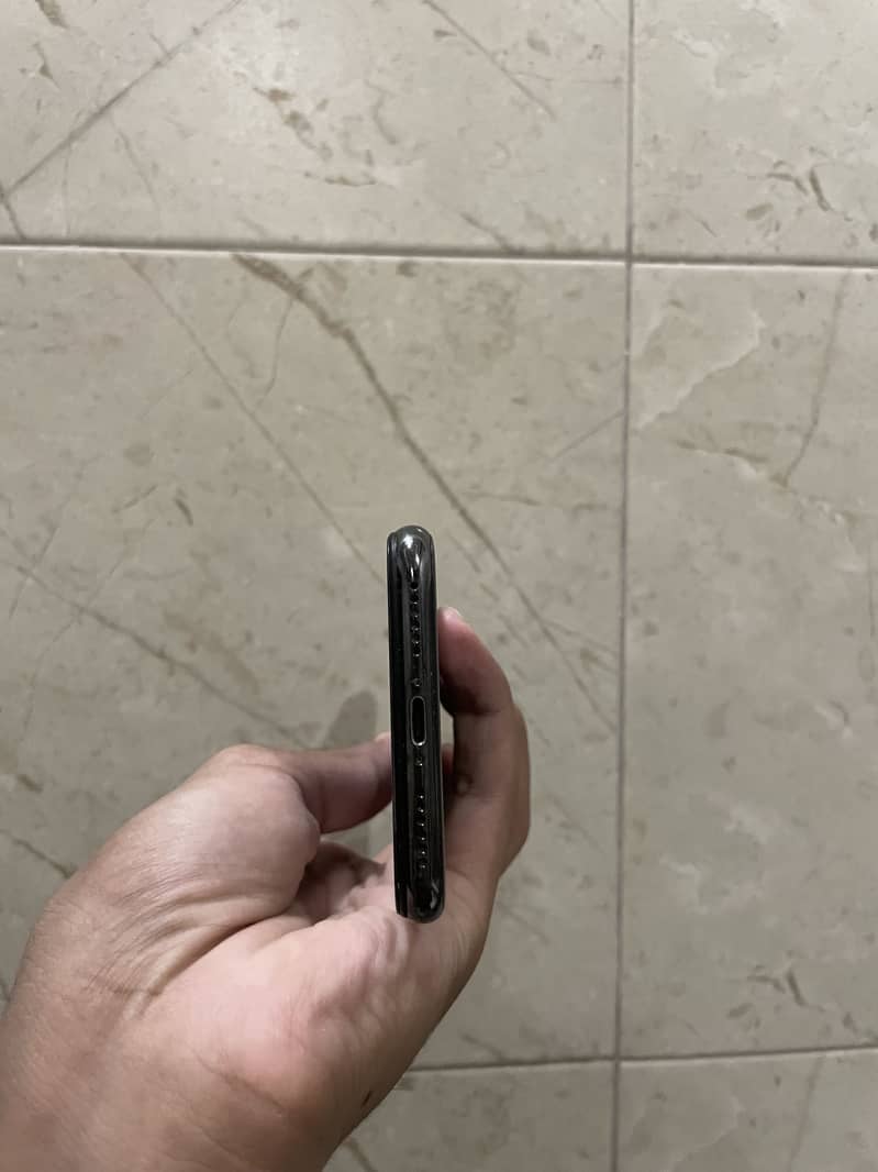 Apple iPhone X 3
