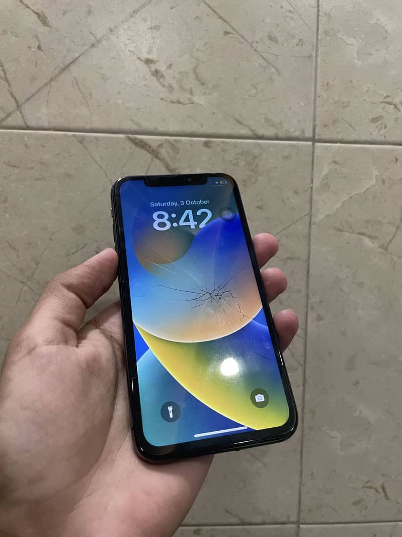 Apple iPhone X 4