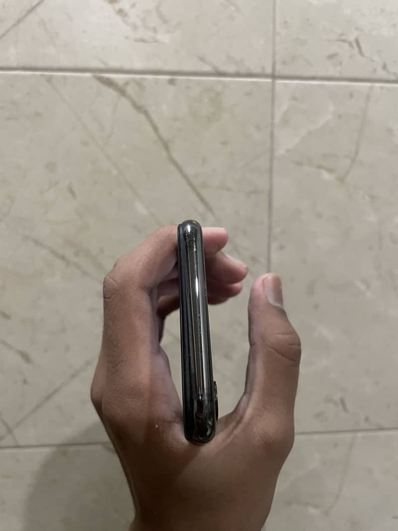 Apple iPhone X 5