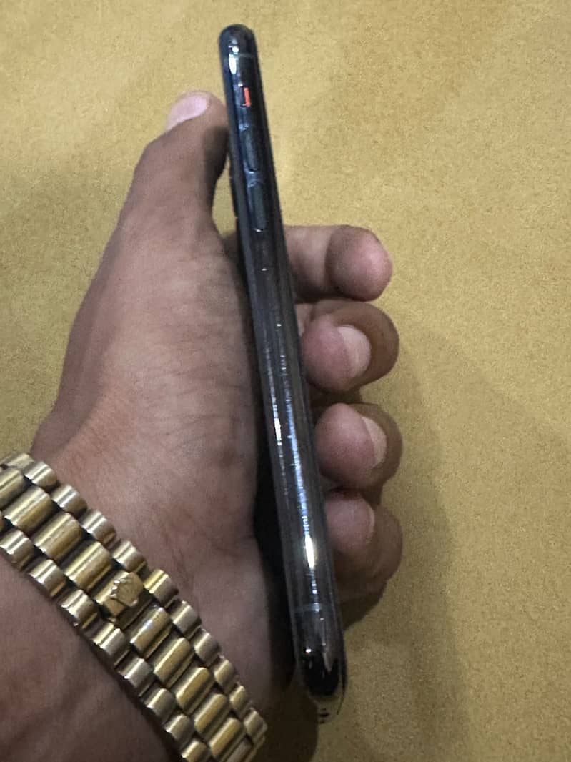 Apple iPhone 11 Pro 4