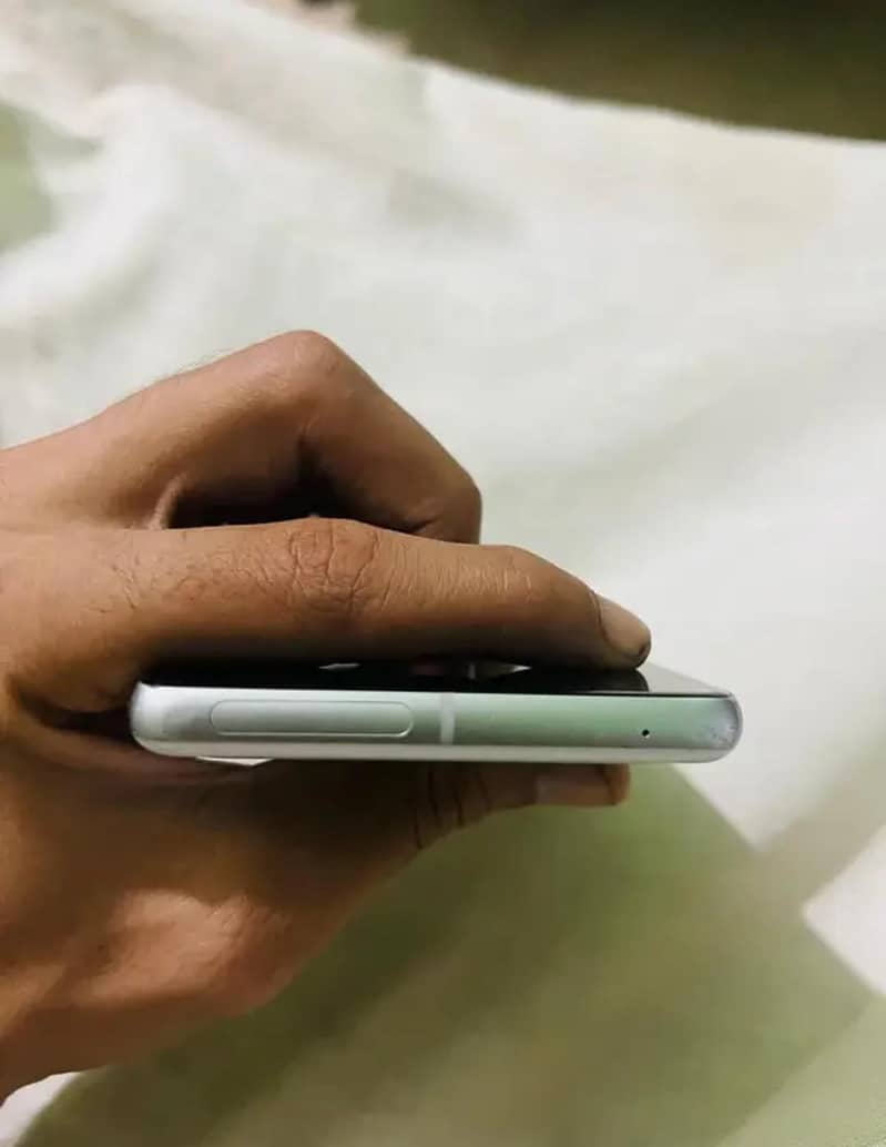 Google Pixel 7 4