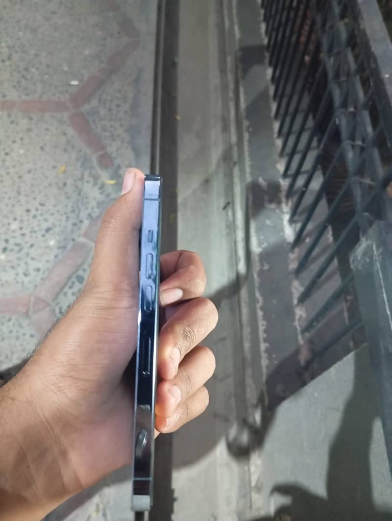 Apple iPhone 13 Pro 4