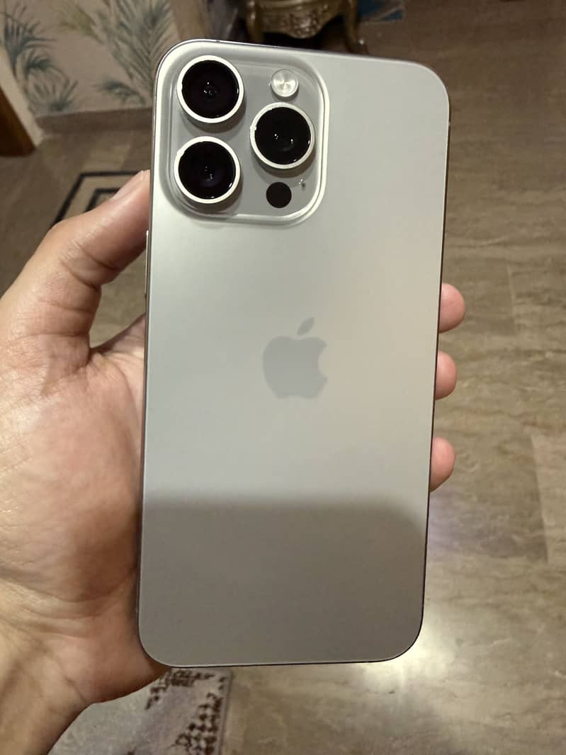 Apple iPhone 15 Pro Max 1