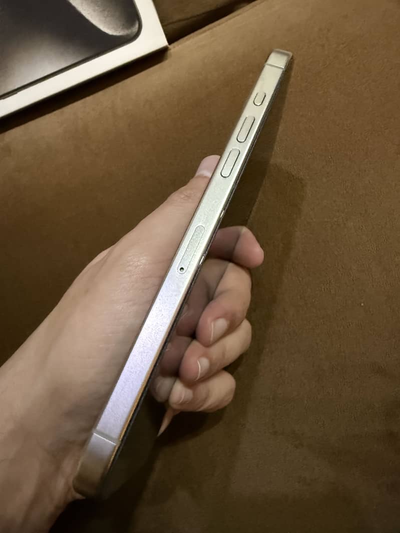 Apple iPhone 15 Pro Max 4