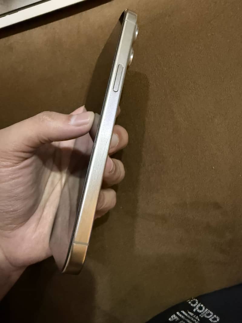 Apple iPhone 15 Pro Max 10