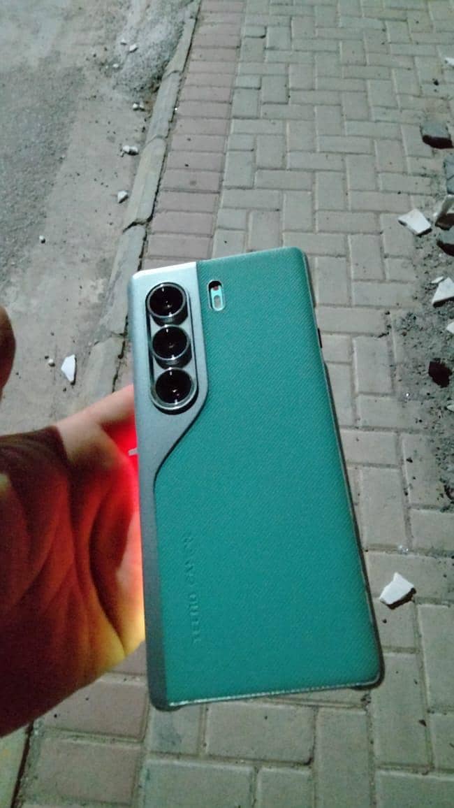 Tecno CAMON 40 Pro 0