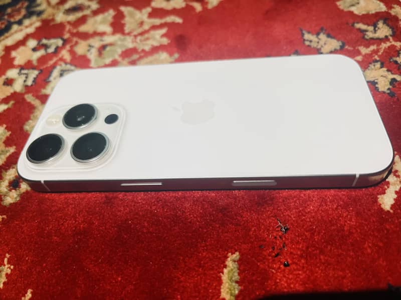 Apple iPhone 16 Pro jv 0