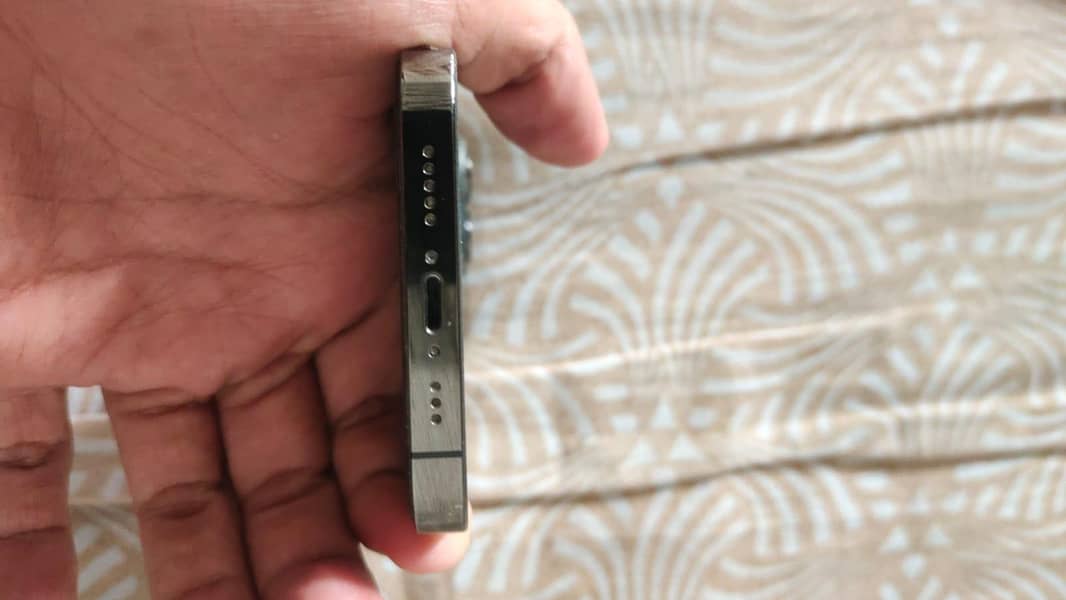 Apple iPhone 13 Pro 2