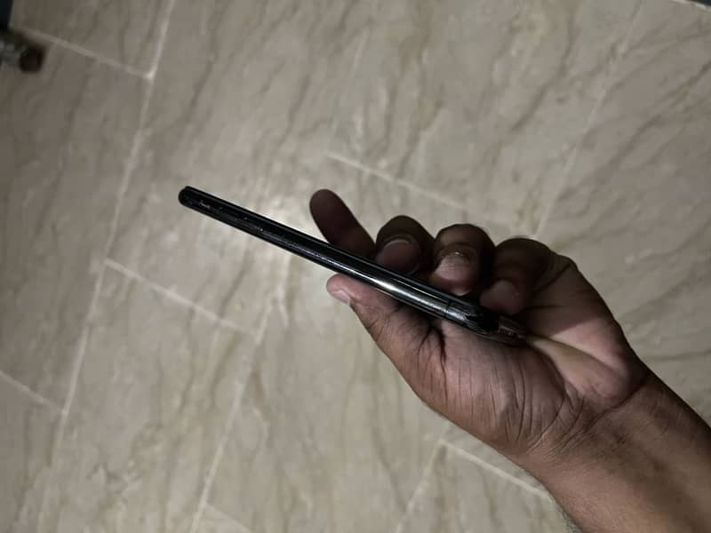 Apple iPhone X 3