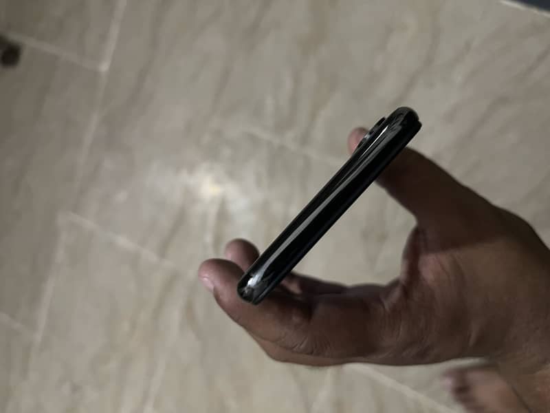 Apple iPhone X 4