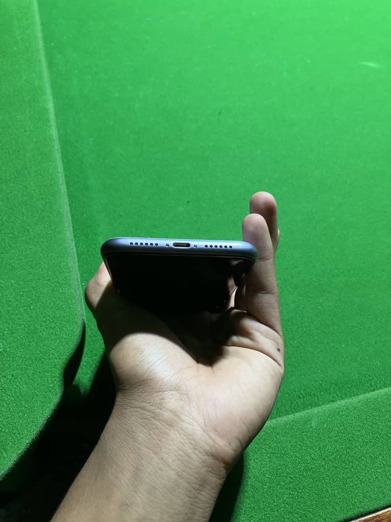 Apple iPhone 11 8