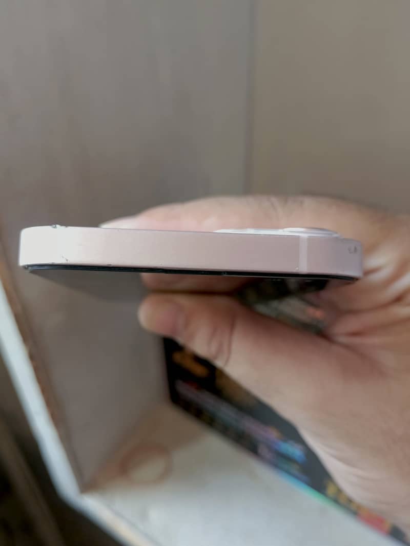 Apple iPhone 13 2