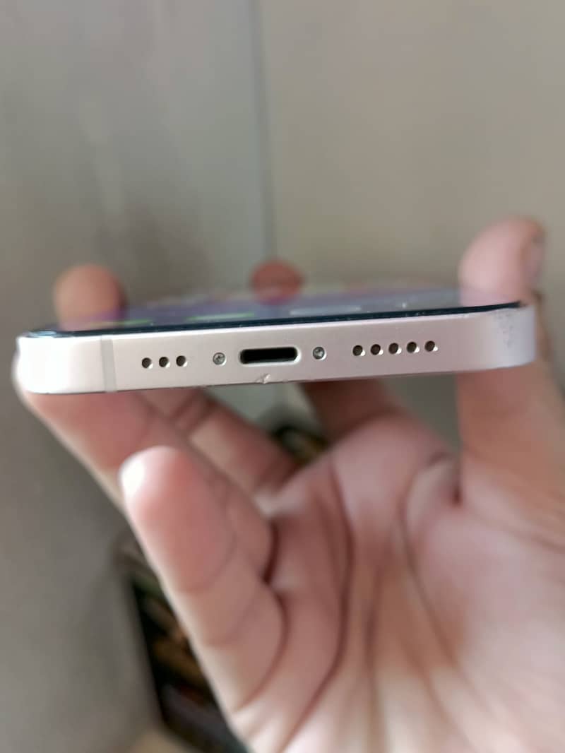 Apple iPhone 13 4