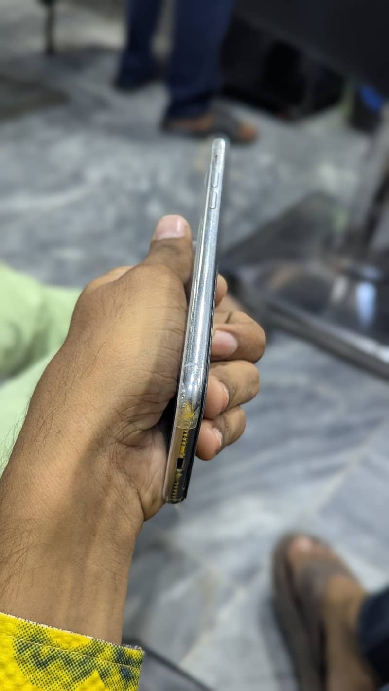 Apple iPhone X 3