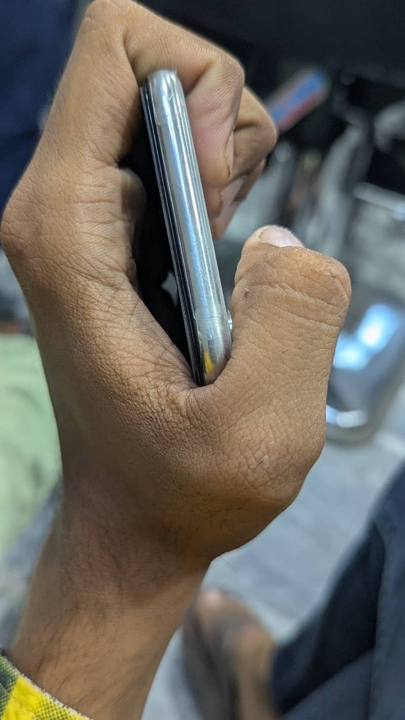 Apple iPhone X 4