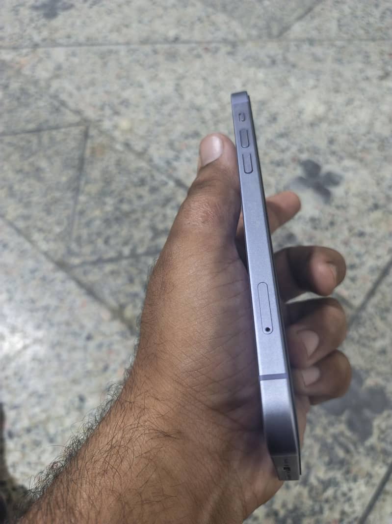 Apple iPhone 12 3