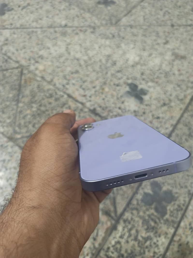 Apple iPhone 12 4