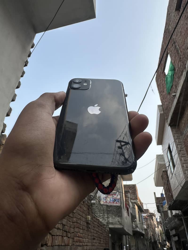 Apple iPhone 11 4