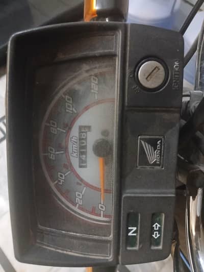 The Honda CD 70 BRAND NEW CONDITION NO DAMAGE GEN1 bike