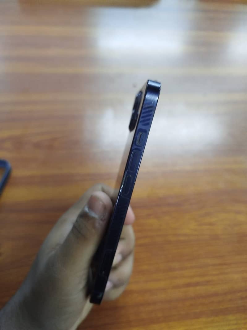 Apple iPhone 13 2