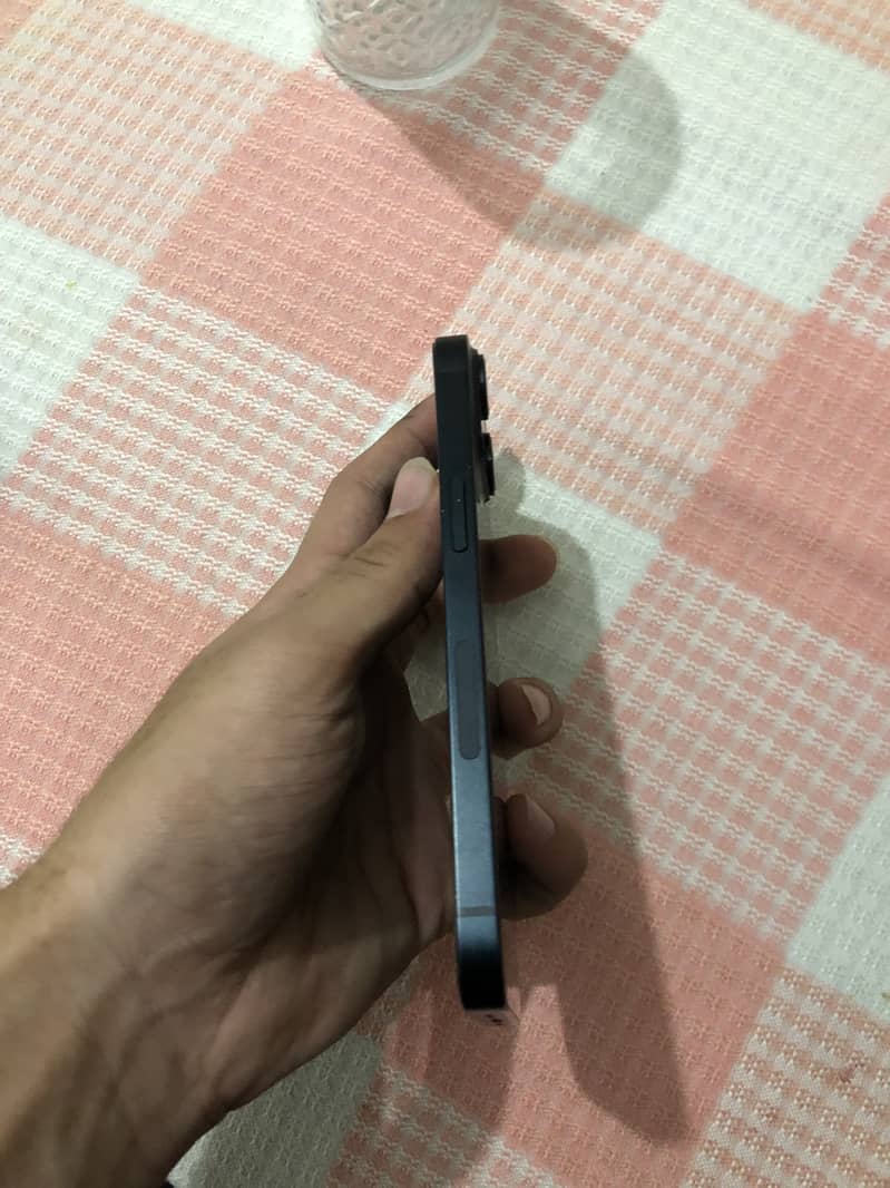 Apple iPhone 14 3