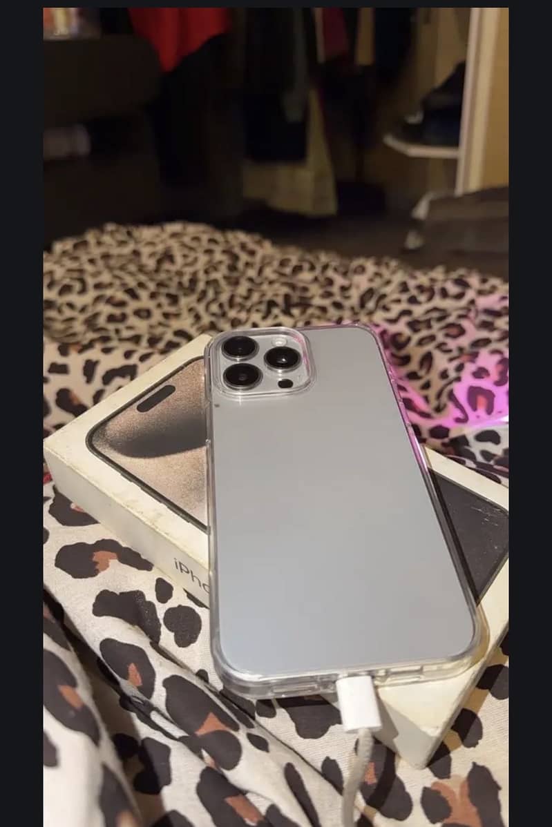 Apple iPhone 15 Pro Max 0