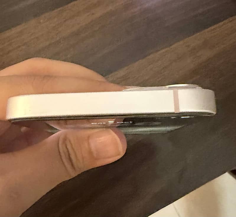 Apple iPhone 13 4