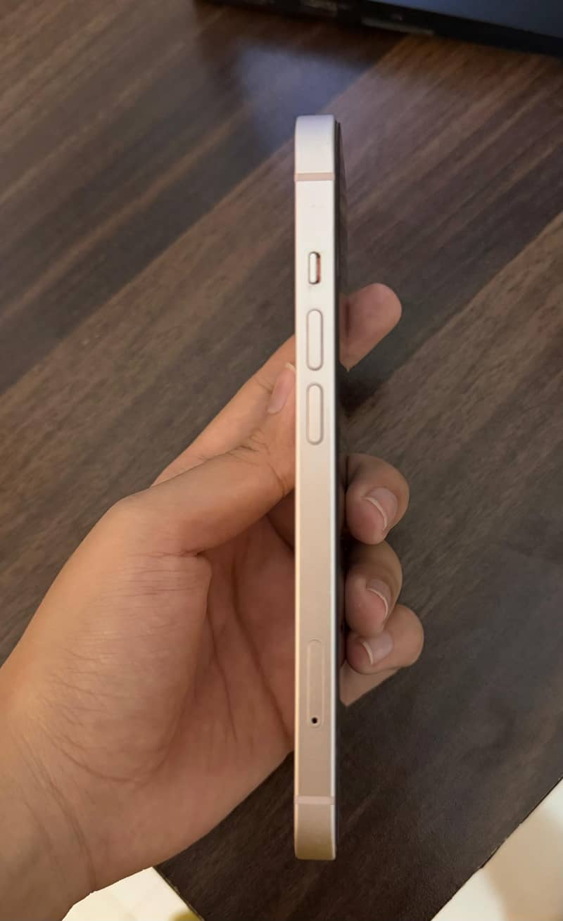 Apple iPhone 13 5