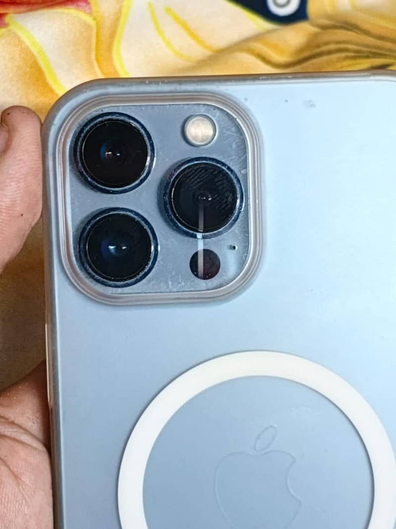 Apple iPhone 13 Pro Max 1