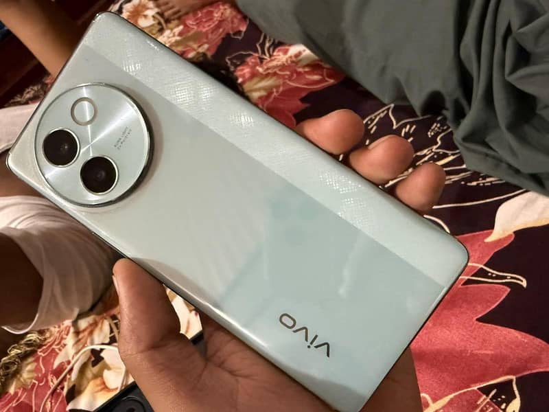 Vivo V30 e 5