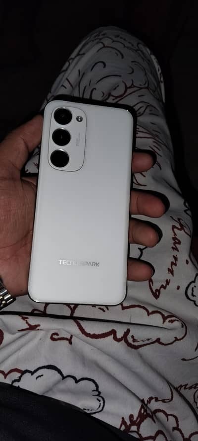 Tecno Spark 40 pro plus