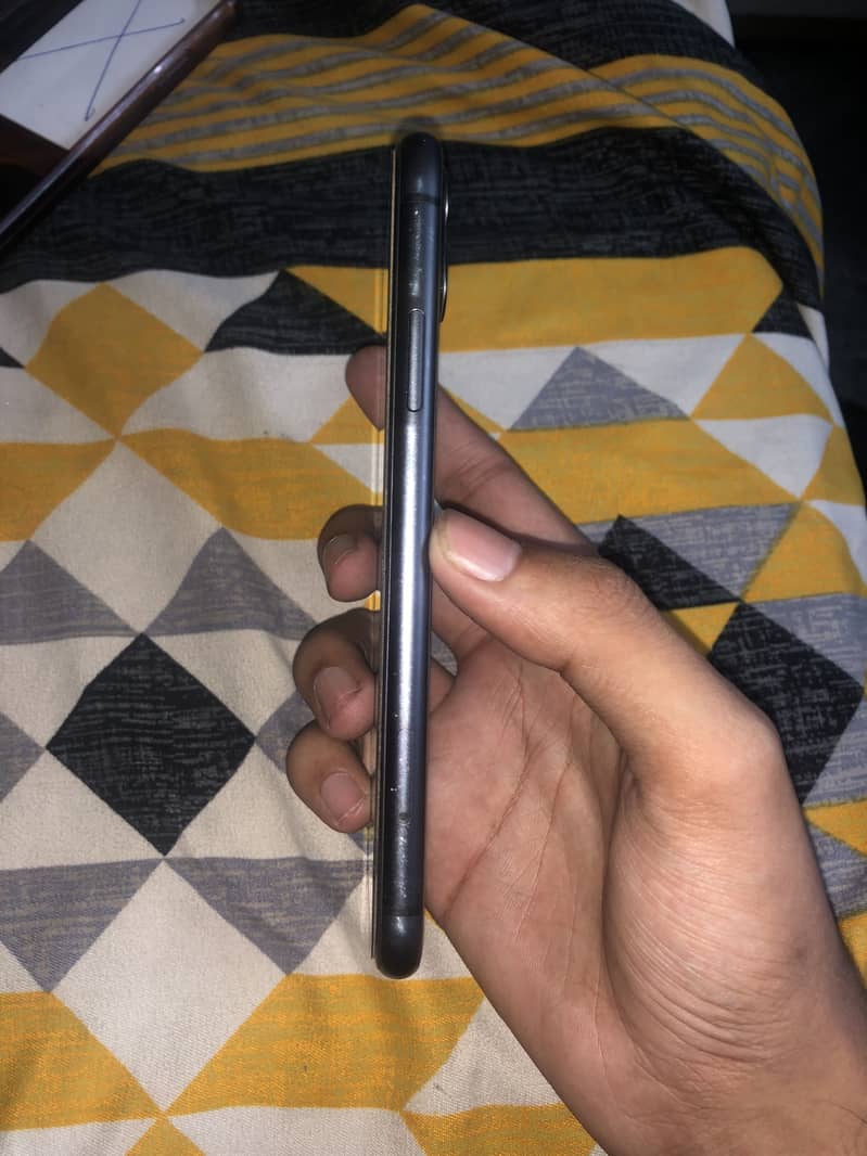 Apple iPhone 11 3