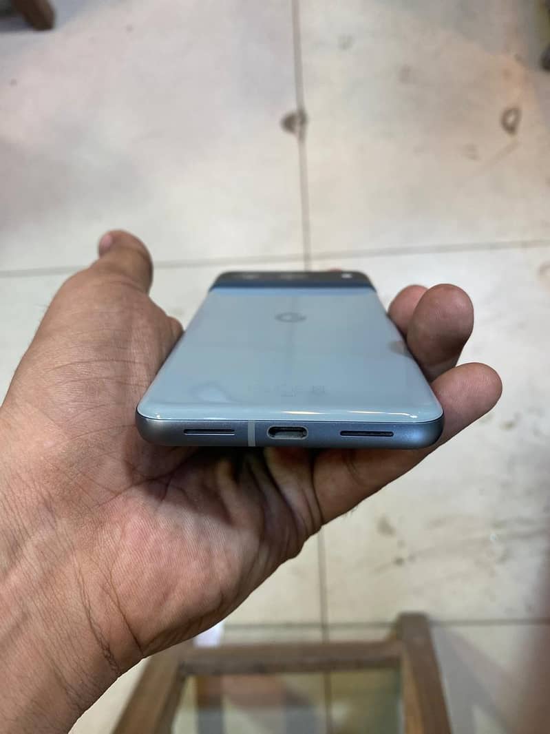 Google Pixel 8 4