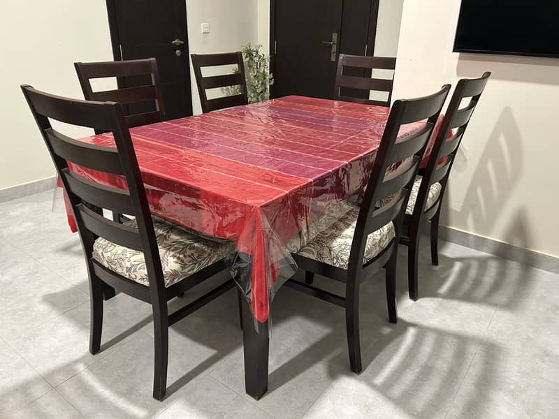Dining Table With 6 chairs 0