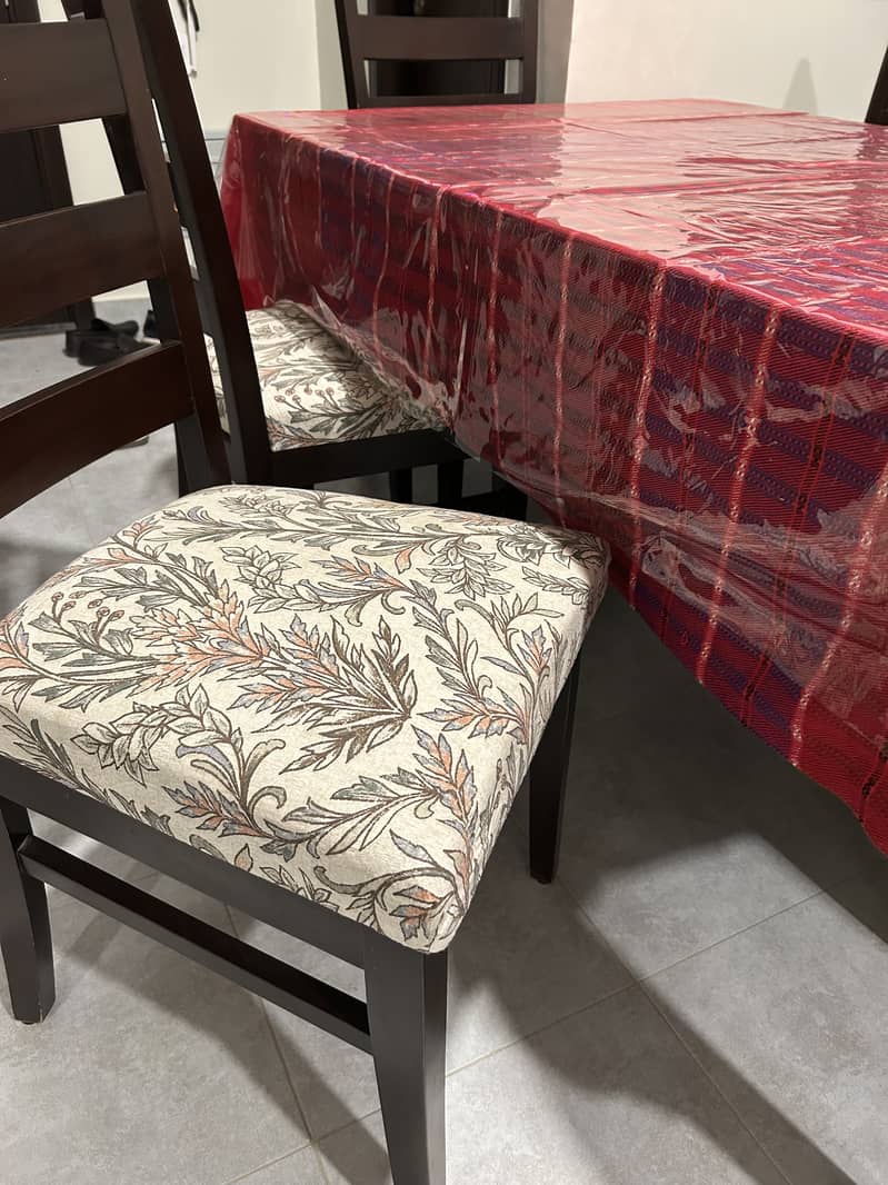 Dining Table With 6 chairs 2
